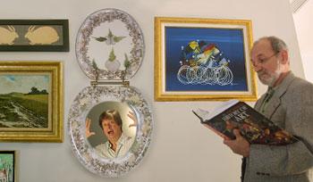 The seashell toilet seat doubles as a picture frame. RAUL RUBIERA/Herald Staff
